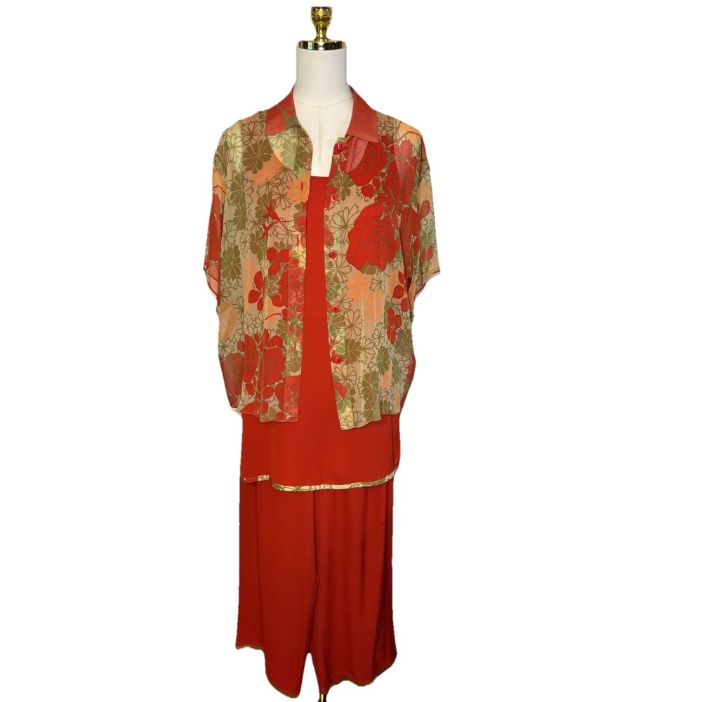 Harari 100% Silk 3pc Suit Coral color With Green Flowers Pants Sz. L Top Small